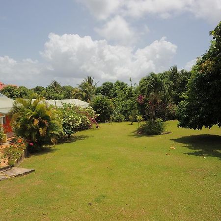 Au Domaine Des Bougainvilliers Sainte-Rose Exterior foto