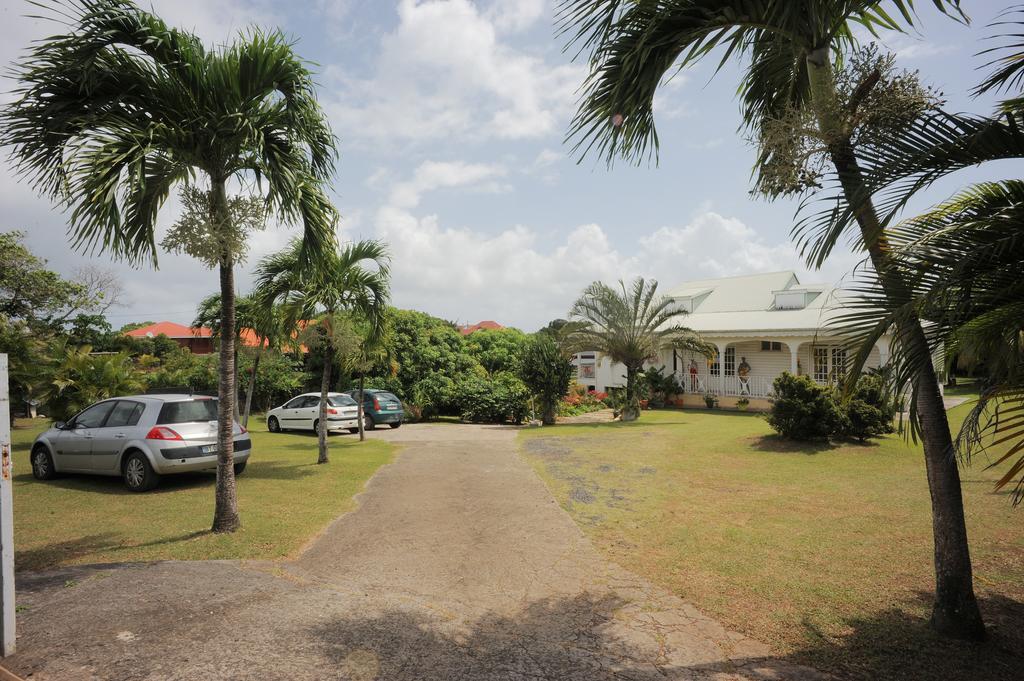 Au Domaine Des Bougainvilliers Sainte-Rose Exterior foto