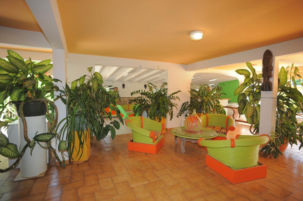 Au Domaine Des Bougainvilliers Sainte-Rose Exterior foto