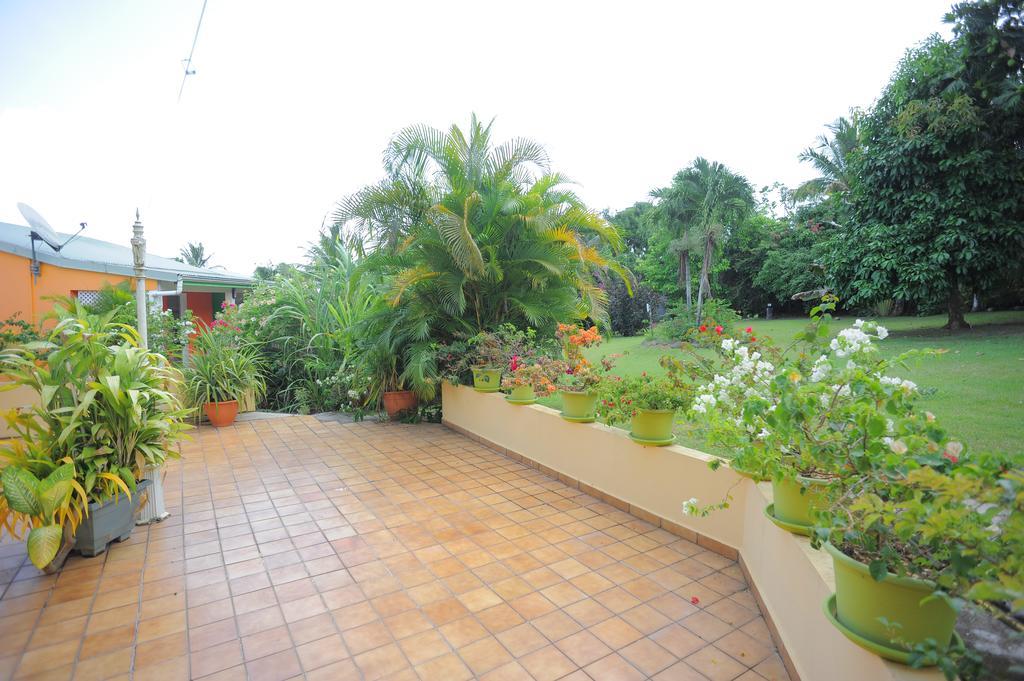 Au Domaine Des Bougainvilliers Sainte-Rose Exterior foto