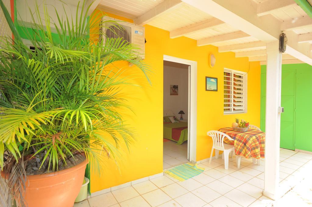 Au Domaine Des Bougainvilliers Sainte-Rose Exterior foto